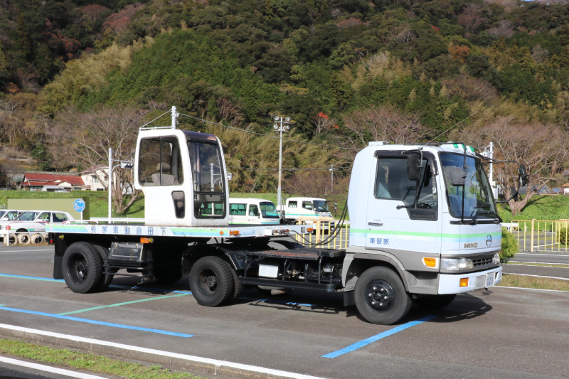 けん引自動車